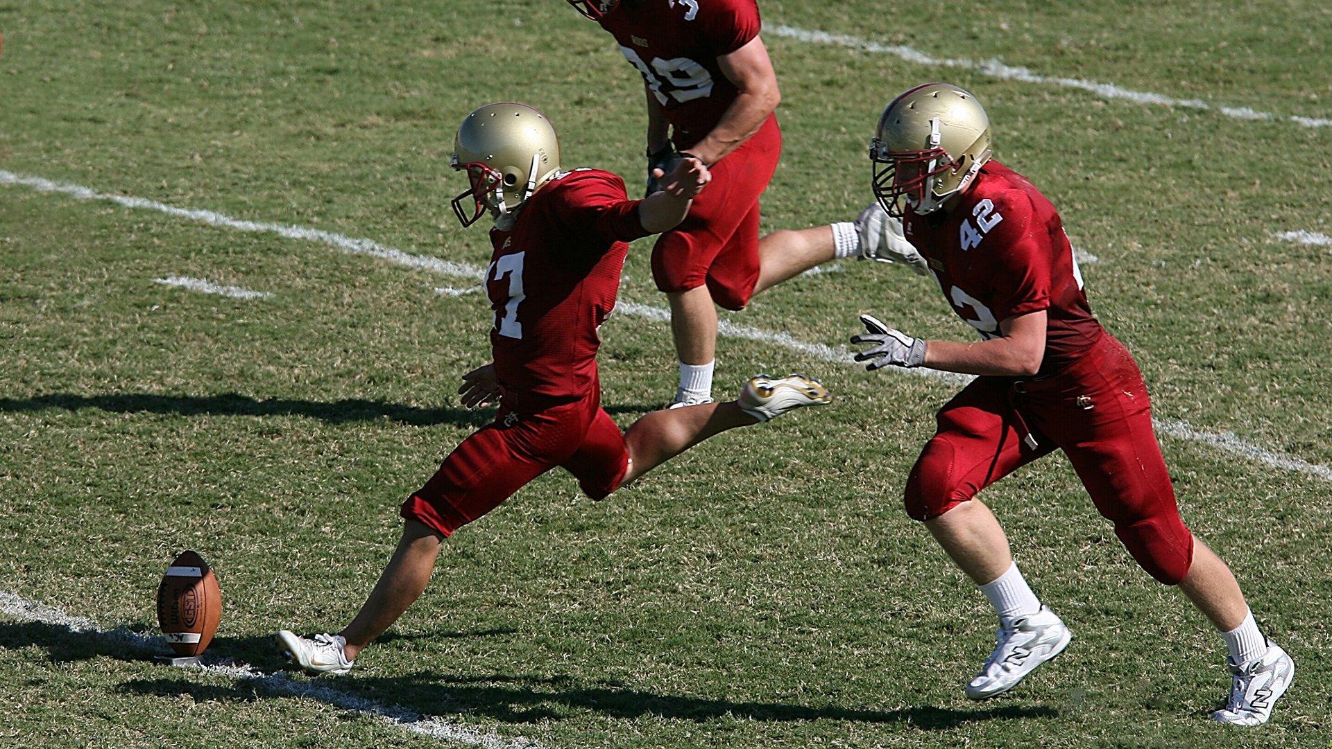 点球大战惊心动魄,加时赛绝杀定胜负—XX队挺进决赛