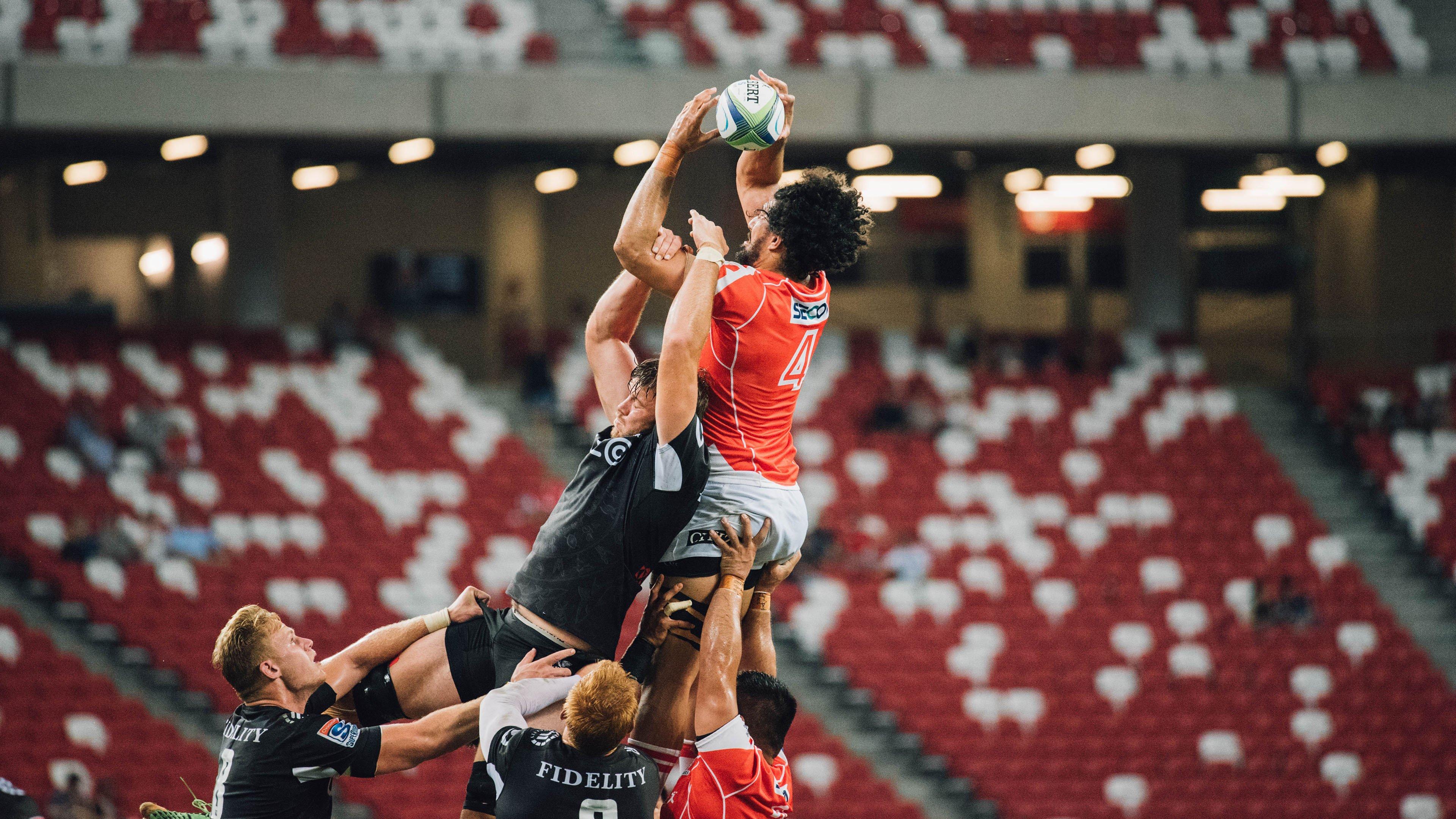 詹姆斯率队逆转取胜,湖人季后赛前景重现曙光